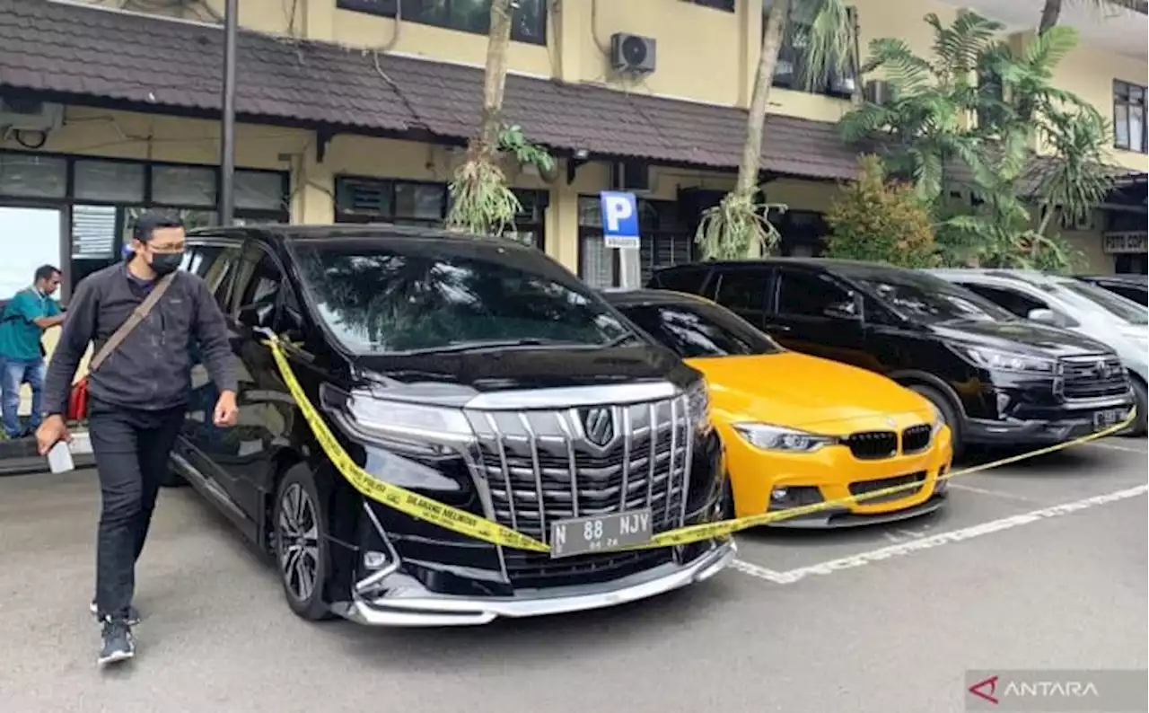 Polisi Telusuri Aset Crazy Rich Wahyu Kenzo, 3 Mobil Mewah Sudah Disita