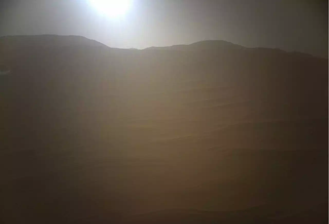 NASA's Ingenuity helicopter captures breathtaking shot of Martian sunset (photo)