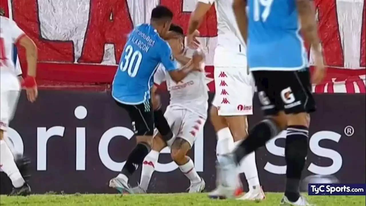 (VIDEO) La BRUTAL PATADA de Alarcón a Benítez en Huracán vs. Sp. Cristal - TyC Sports