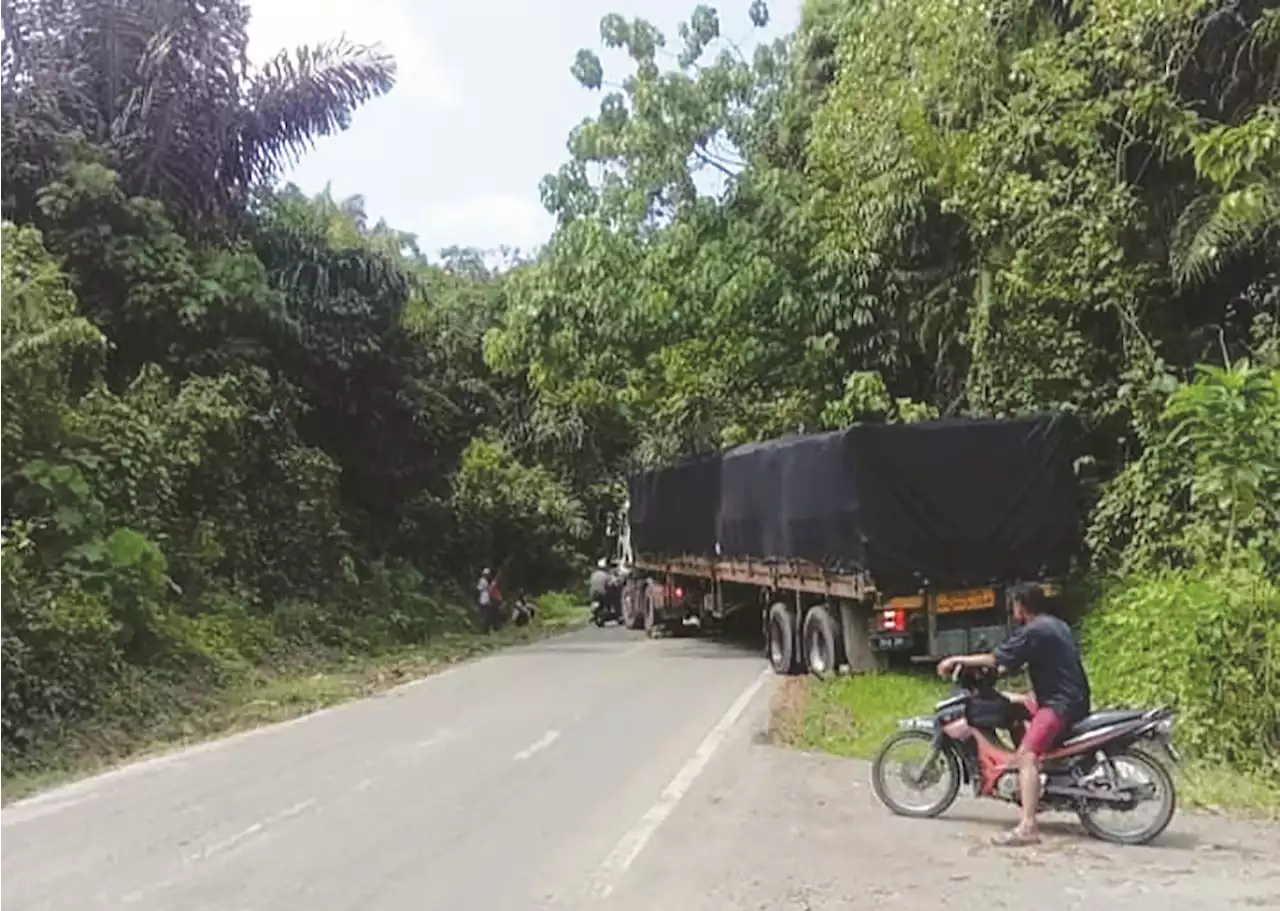 Jalan Jerantut-Lipis ‘tagih nyawa’