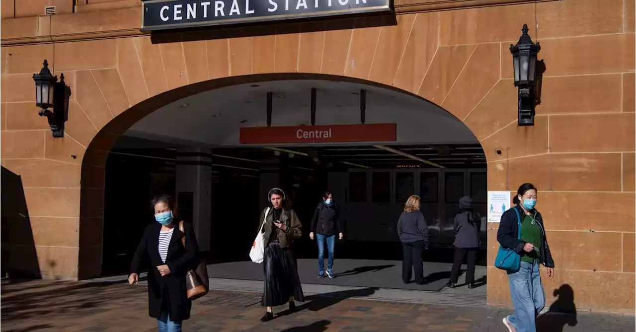 Man charged after breaking police officer's nose at Sydney train station