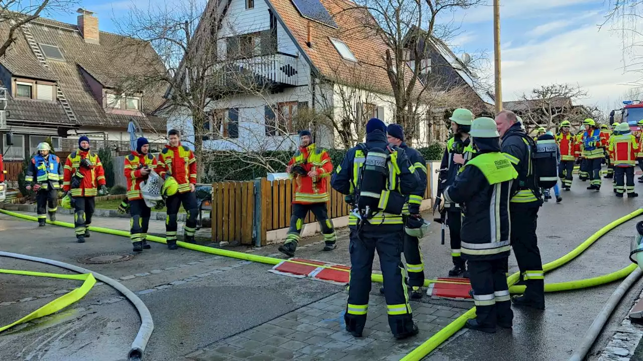 Gartenhütte brennt aus – kurzzeitig Wohnhäuser in Gefahr