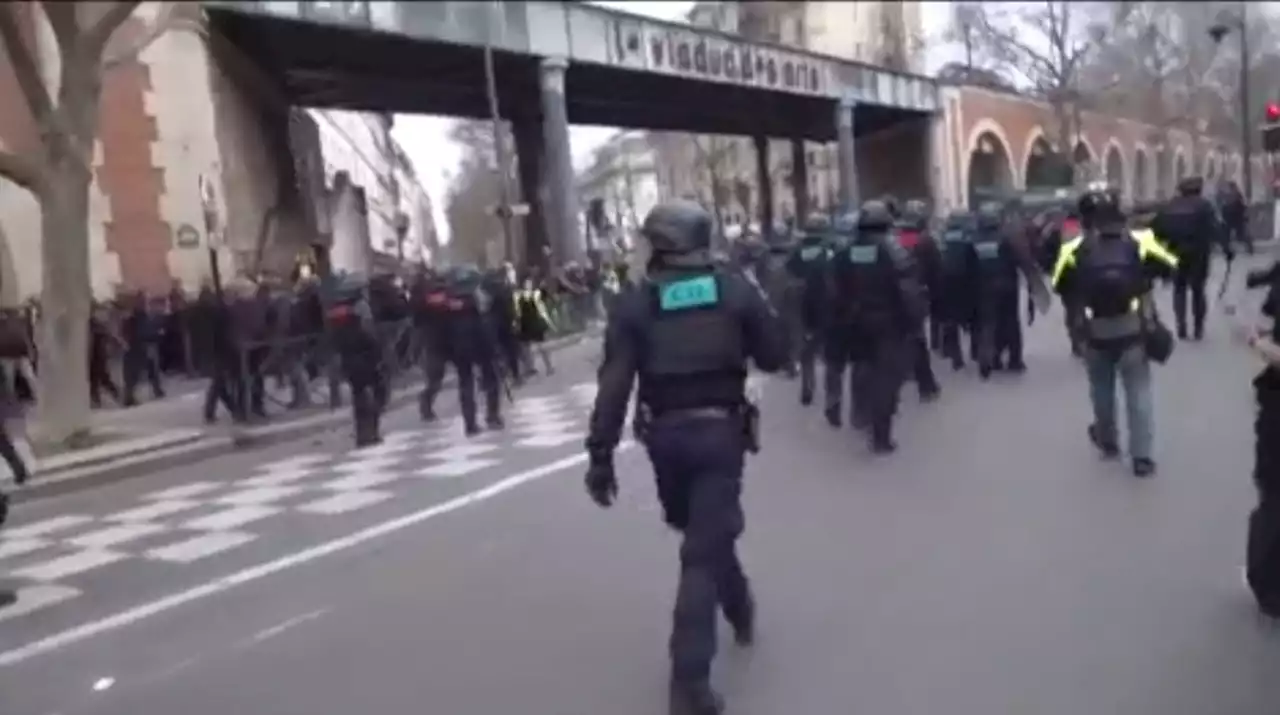 EN DIRECT - Retraites: les syndicats critiquent Macron, 26 interpellations en marge de la manifestation à Paris