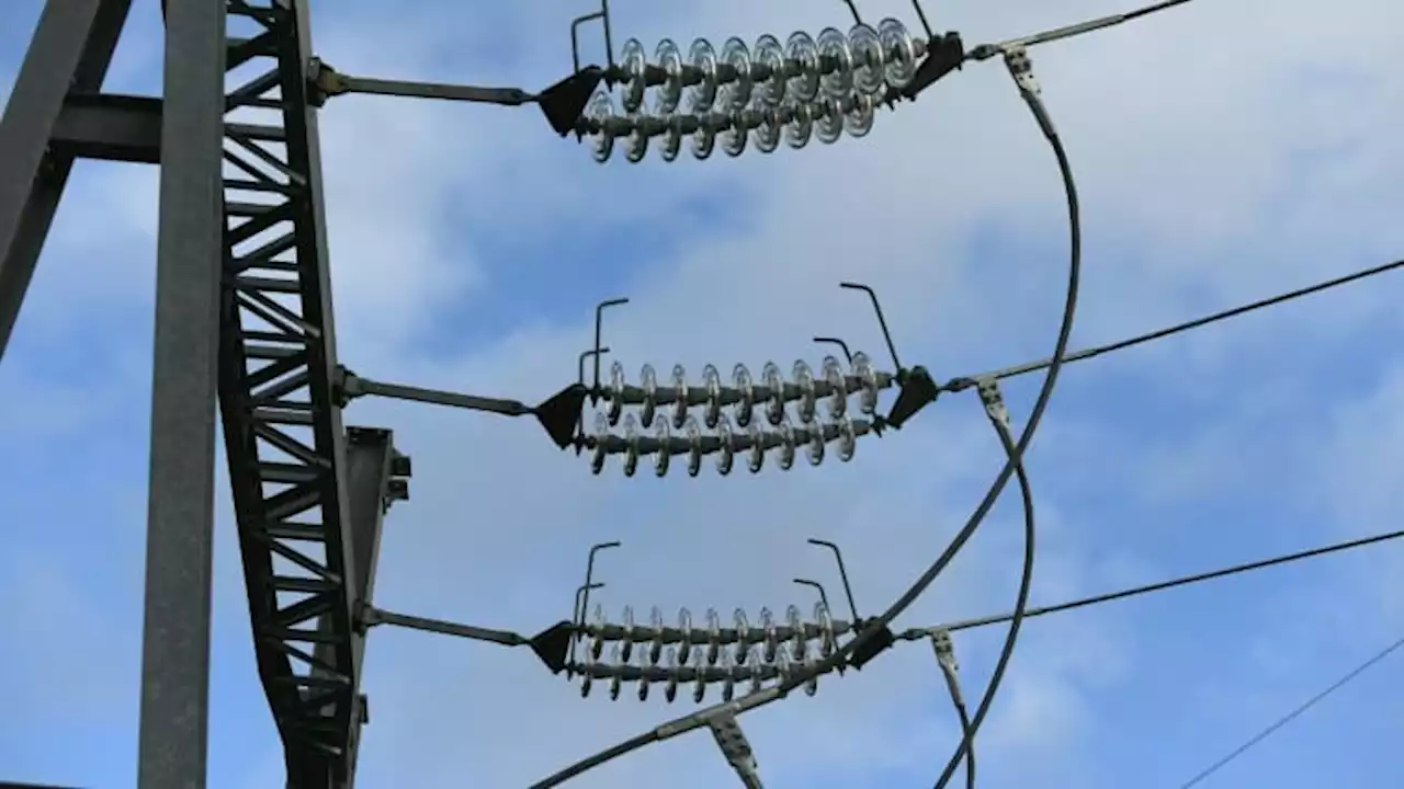 Vents violents: toujours 2500 foyers sans électricité dans les Alpes-Maritimes et le Var