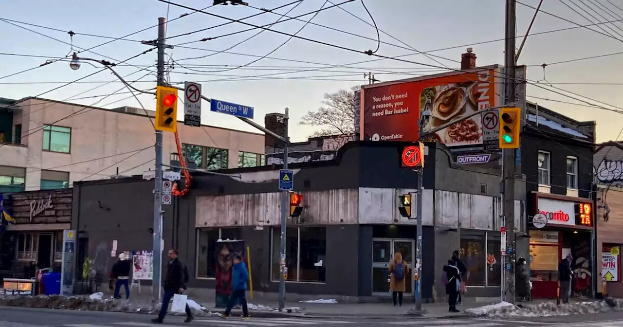 Pizza Pizza permanently closed at iconic corner location in Toronto