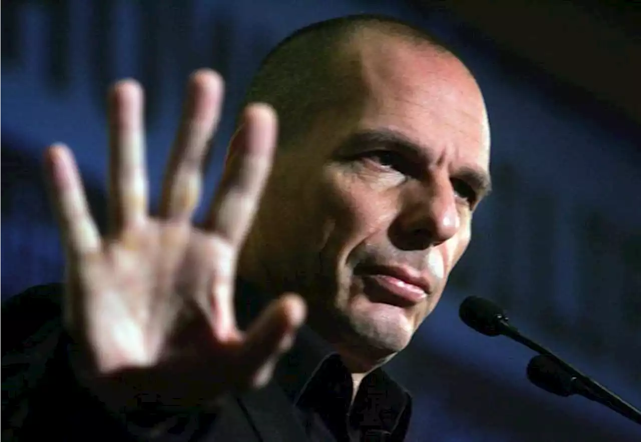 Atene, l’ex ministro Varoufakis aggredito nel quartiere anarchico