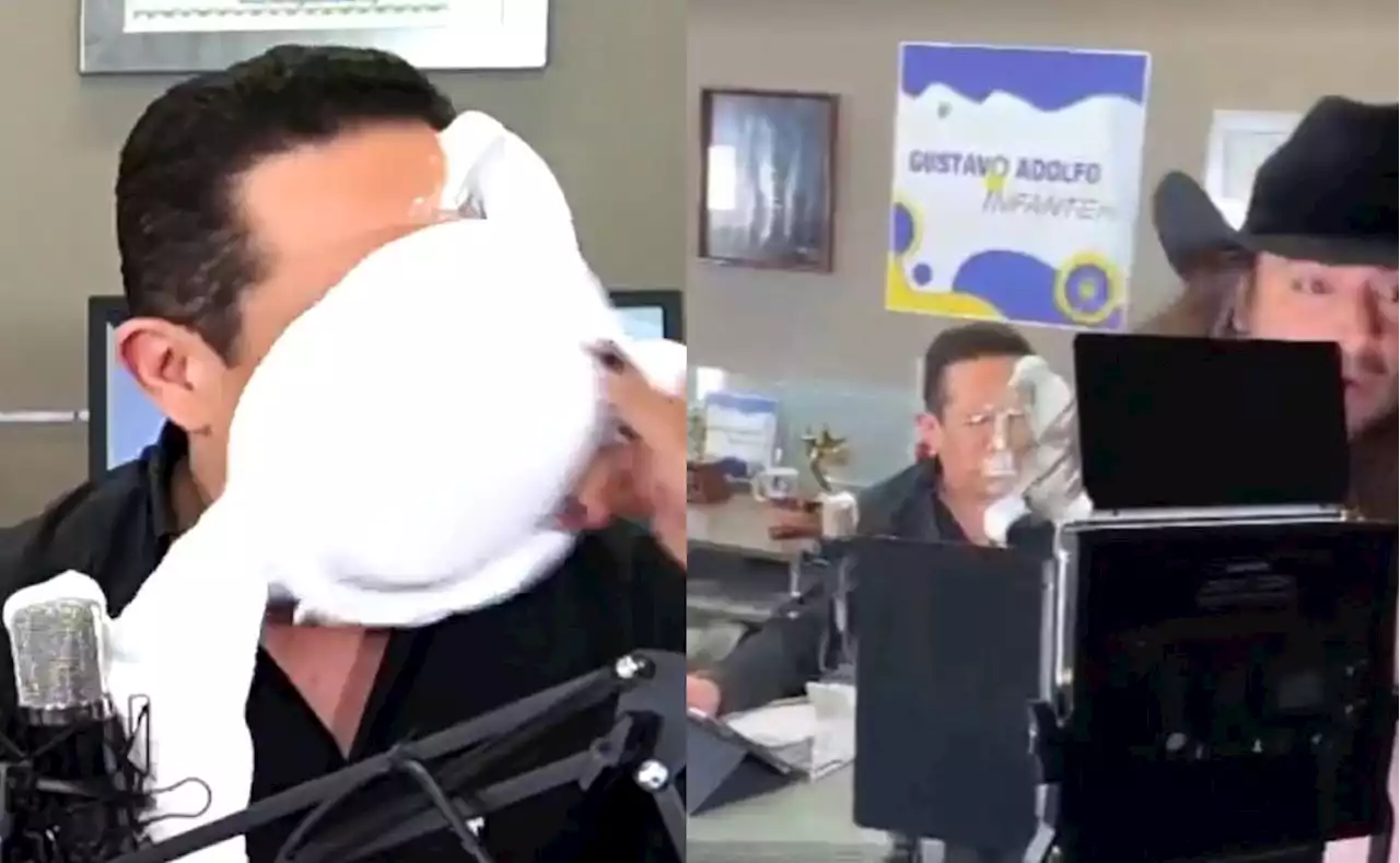 VIDEO: Rey Grupero le da 'pastelazo' a Gustavo Adolfo Infante en transmisión en vivo