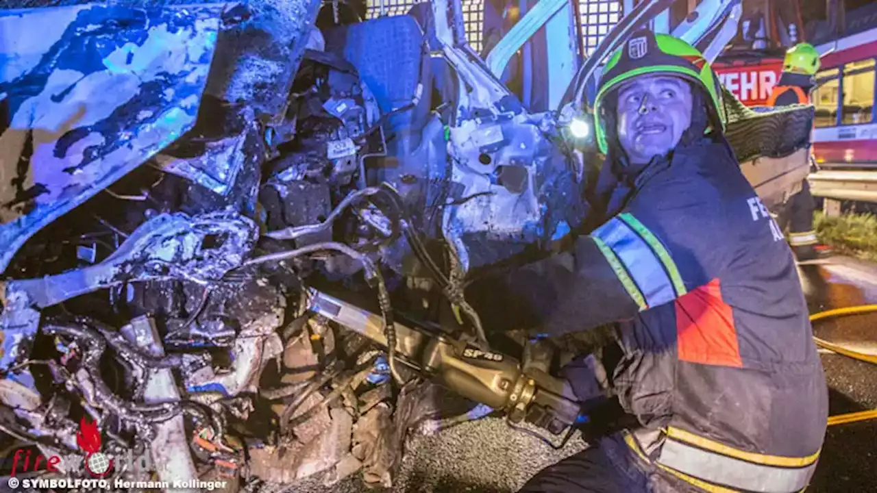 D: Pkw schleudert gegen Großraumtaxi → 5 Tote, zwei Schwerverletzte