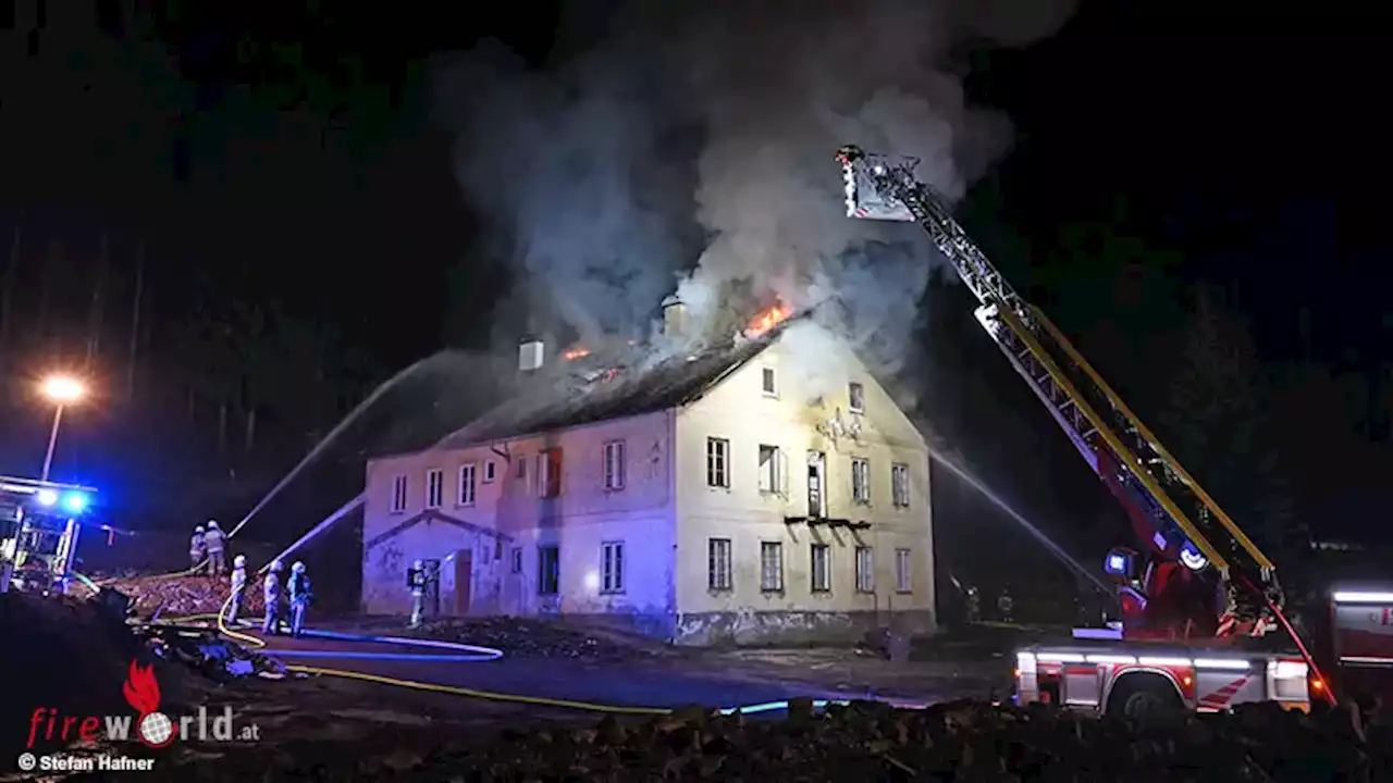 Sbg: Brand eines leerstehenden Gebäudes in Bischofshofen → Alarmstufe 2