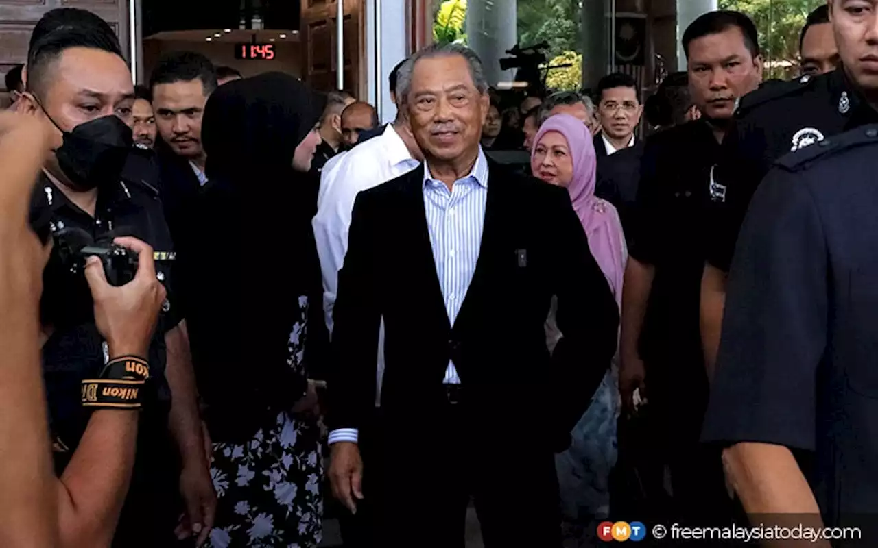 Pro, kontra sama ada wajar Muhyiddin letak jawatan ketua parti