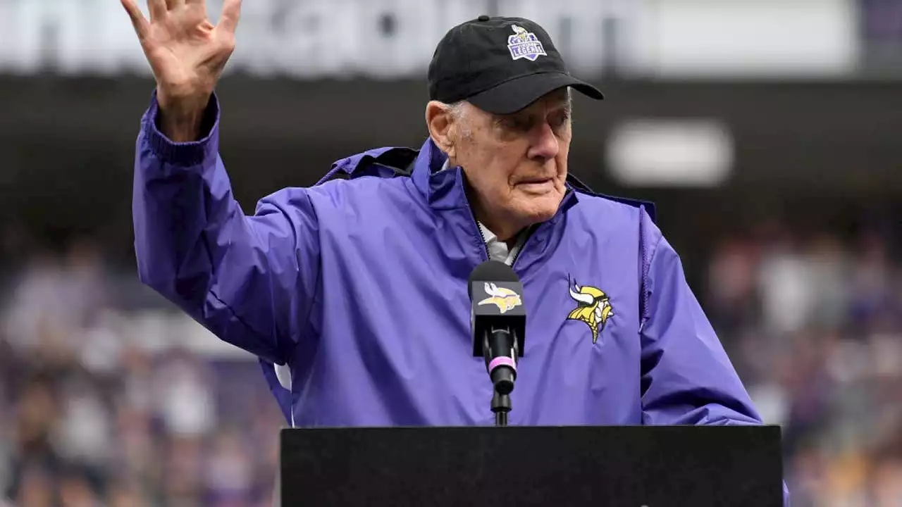 Former Minnesota Vikings head coach Bud Grant dies at 95 | United States