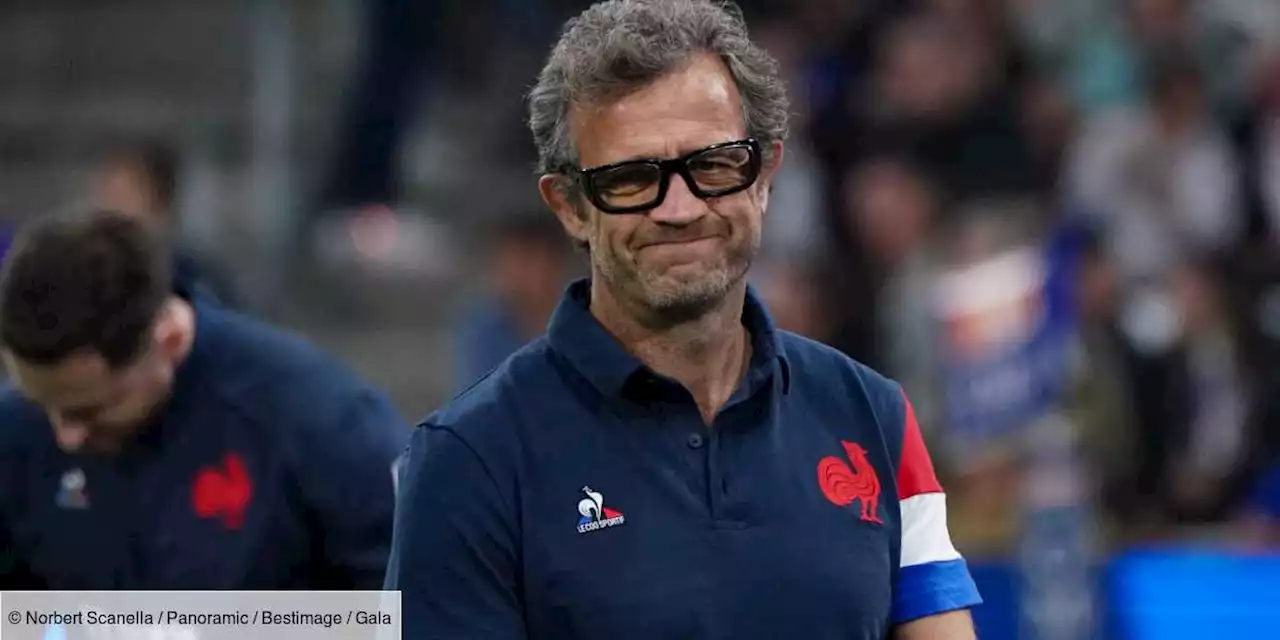 Fabien Galthié : pourquoi l’entraineur du XV de France de rugby porte-t-il ces imposantes lunettes ? - Gala