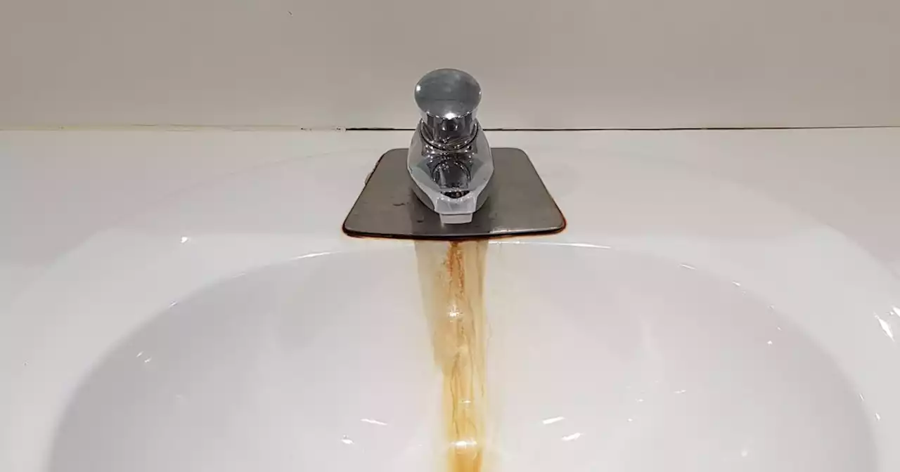 Expert shares three products at home that can easily remove bathroom stains