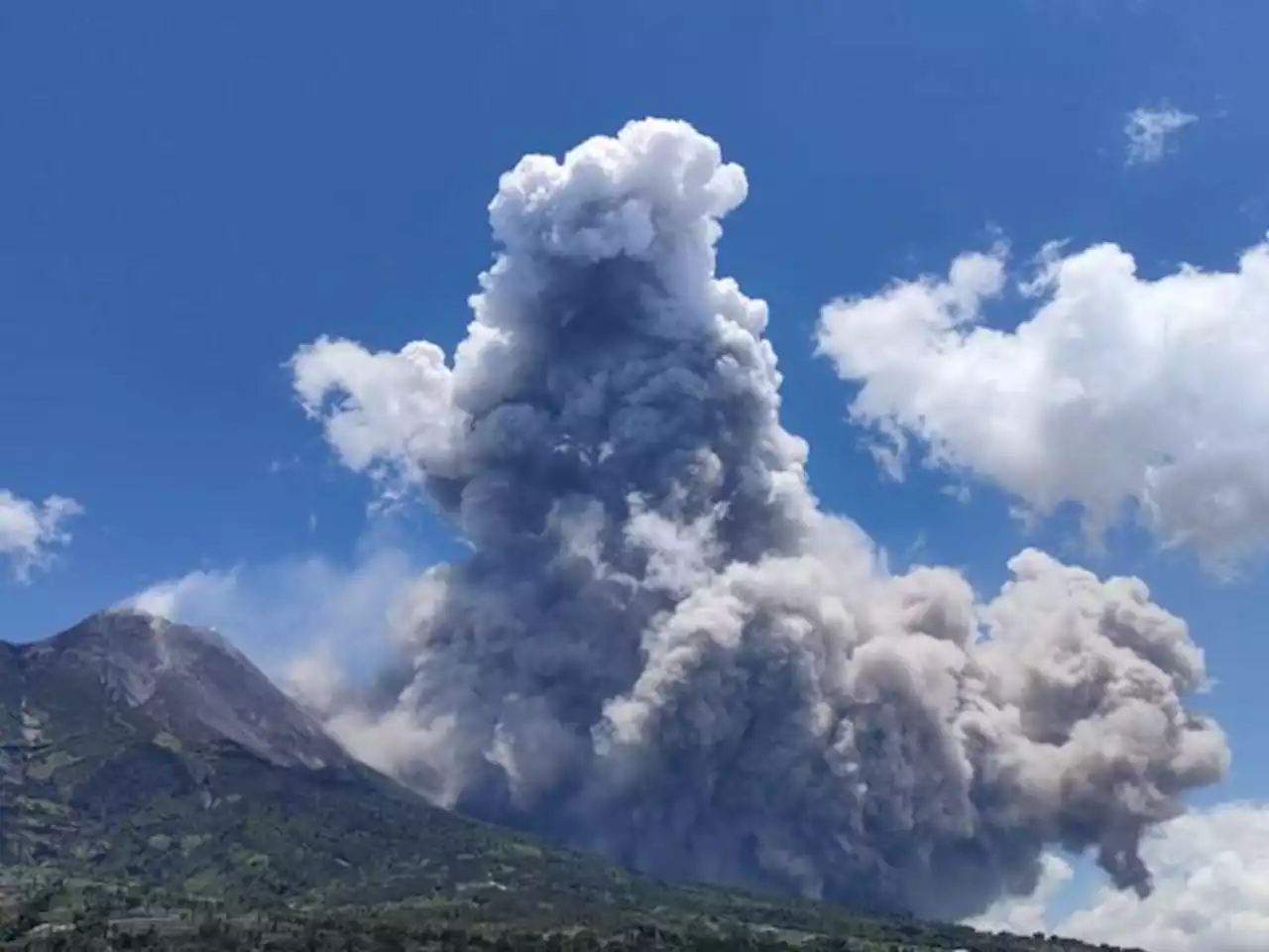 Gunung Merapi Kembali Muntahkan APG, Potensi Bahaya 7 Km