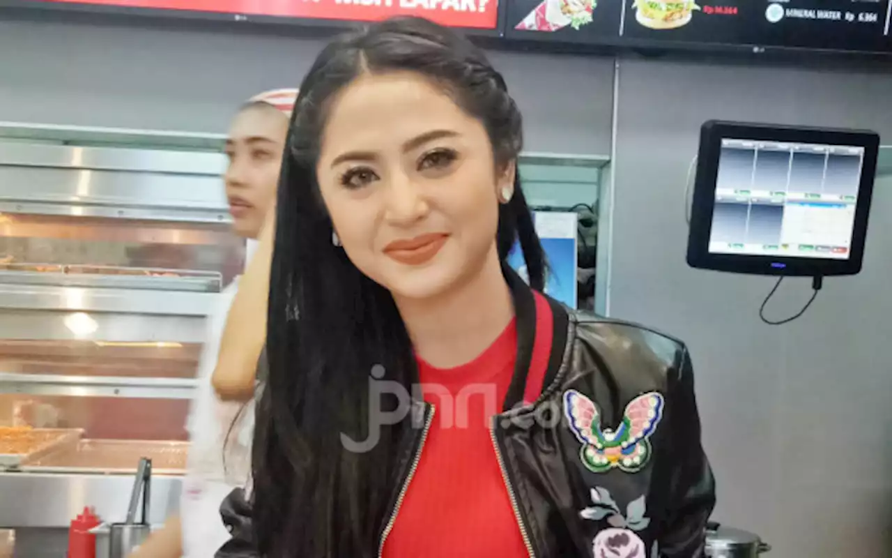 Dewi Perssik Blak-blakan Soal Rencana Menikah dengan Seorang Pilot