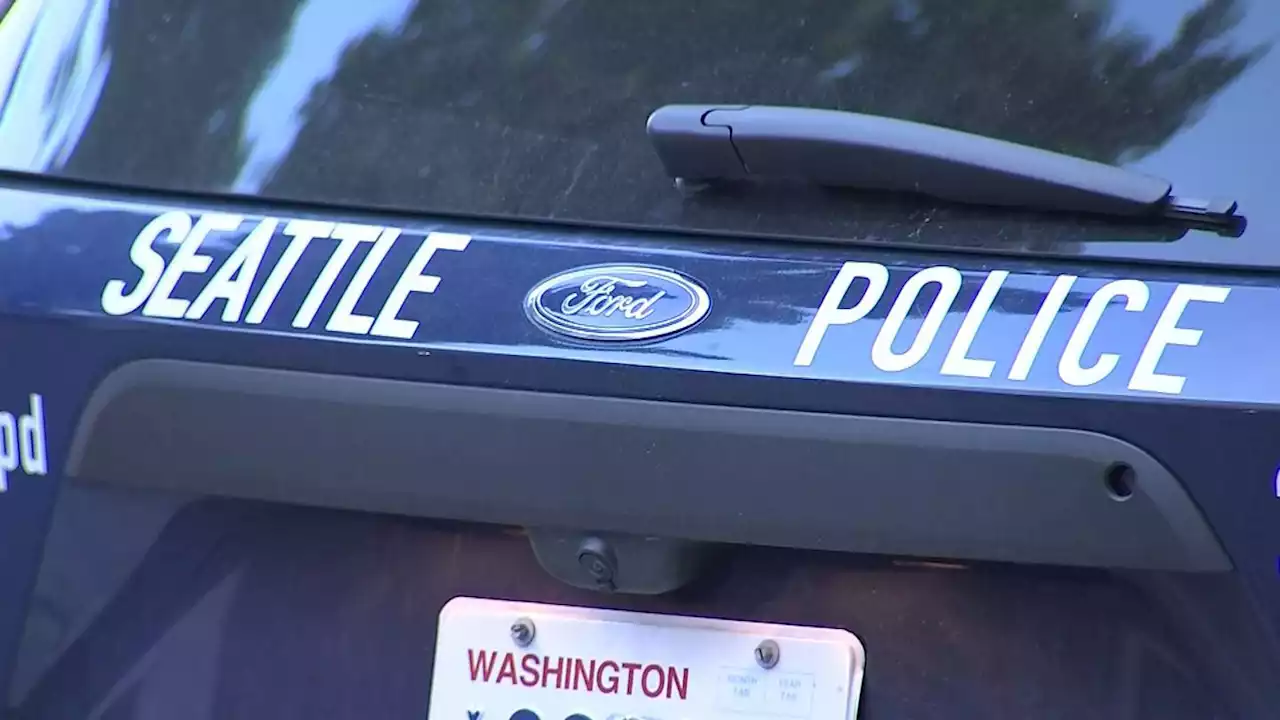 Police searching for suspect after man stabbed in Capitol Hill