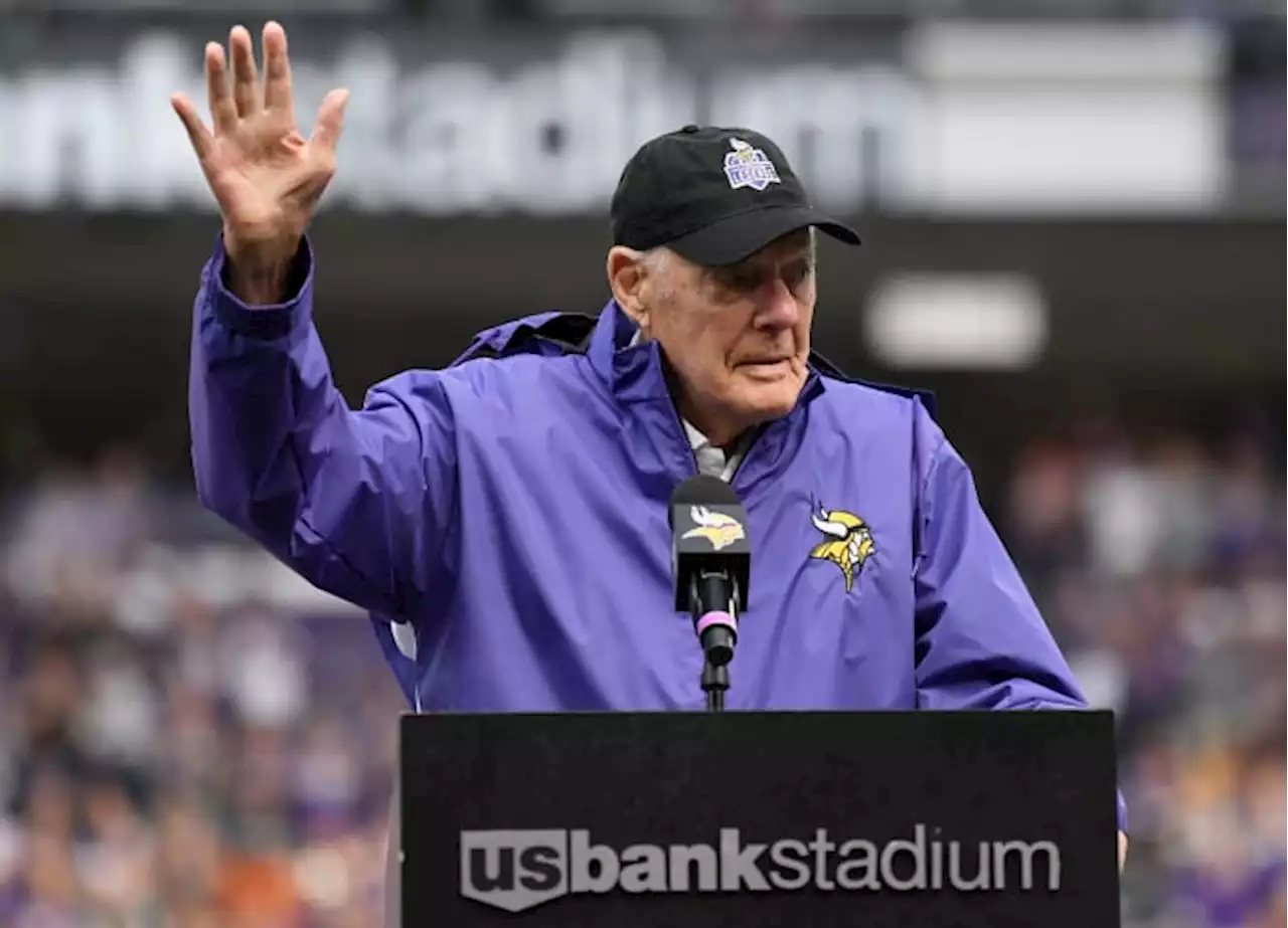 Bud Grant, stoic coach of powerful Vikings teams, dies at 95