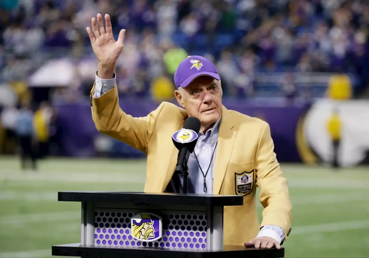 Bud Grant, Minnesota Vikings coaching legend, dies at 95