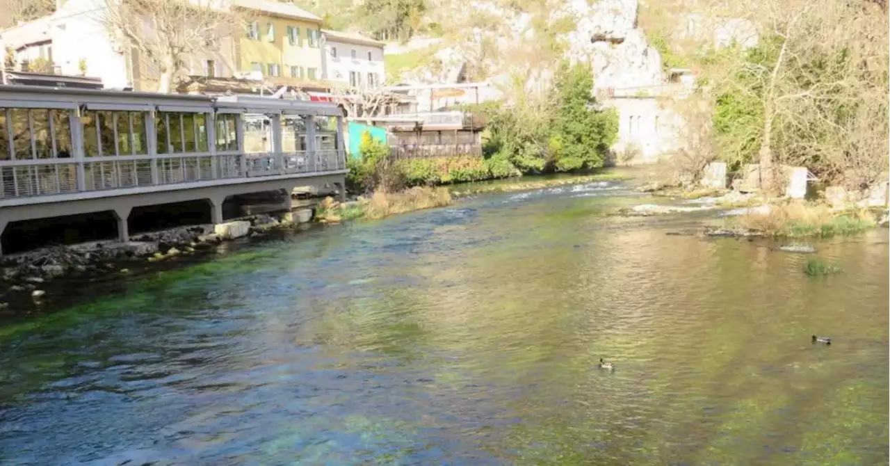 Fontaine-de-Vaucluse : le manque d'eau pose déjà problème, la commune alerte