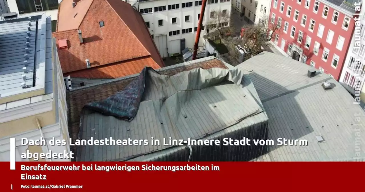 Dach des Landestheaters in Linz-Innere Stadt vom Sturm abgedeckt | laumat|at