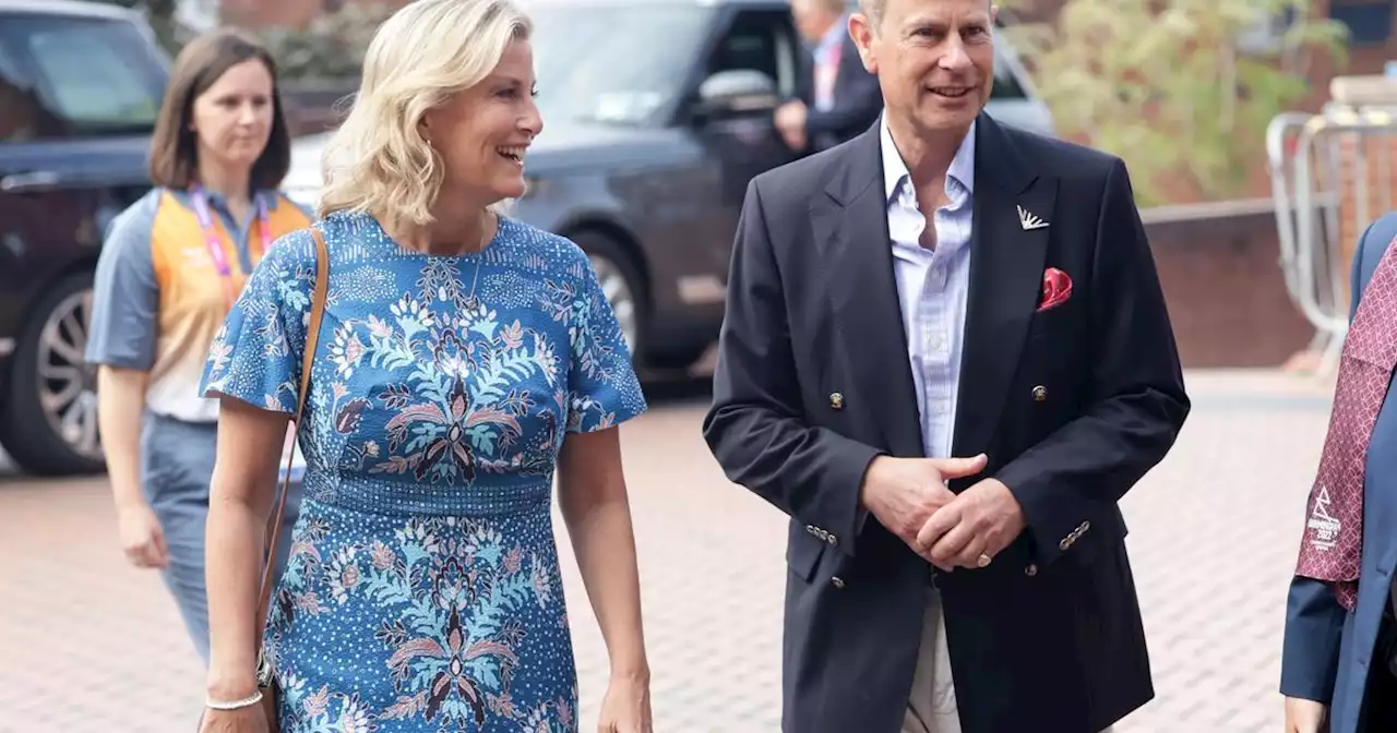 En vidéo, le prince Edward, submergé par l'émotion alors qu'il présente sa femme en tant que «duchesse» pour la première fois