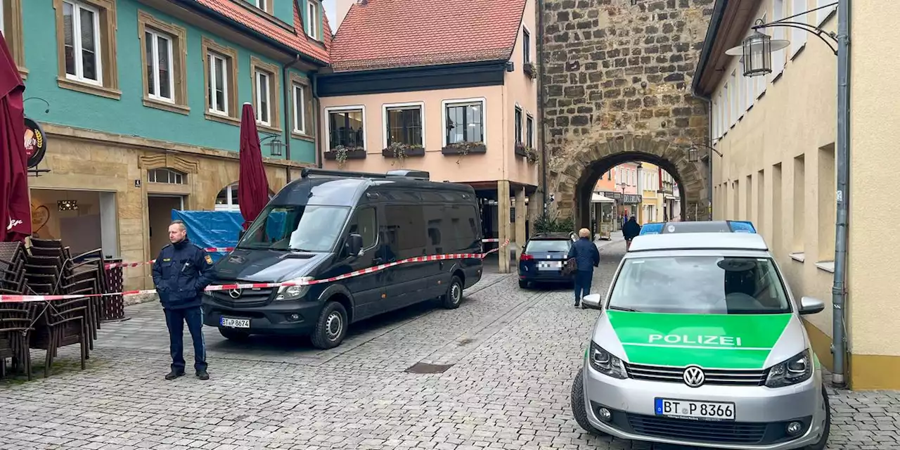 Tote Frau in fränkischem Blumenladen: Sonderkommission 'Blume' ermittelt - Bürger sind erschüttert