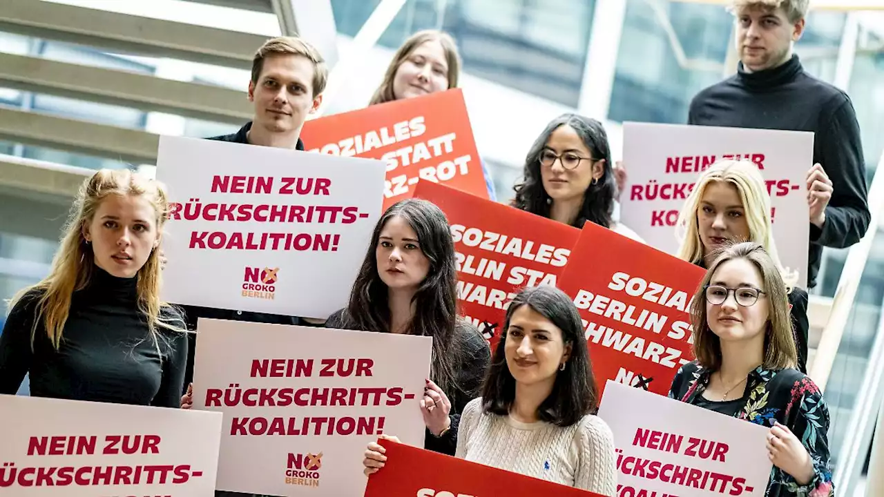 Berliner Jusos zeigen geplanter GroKo die Rote Karte