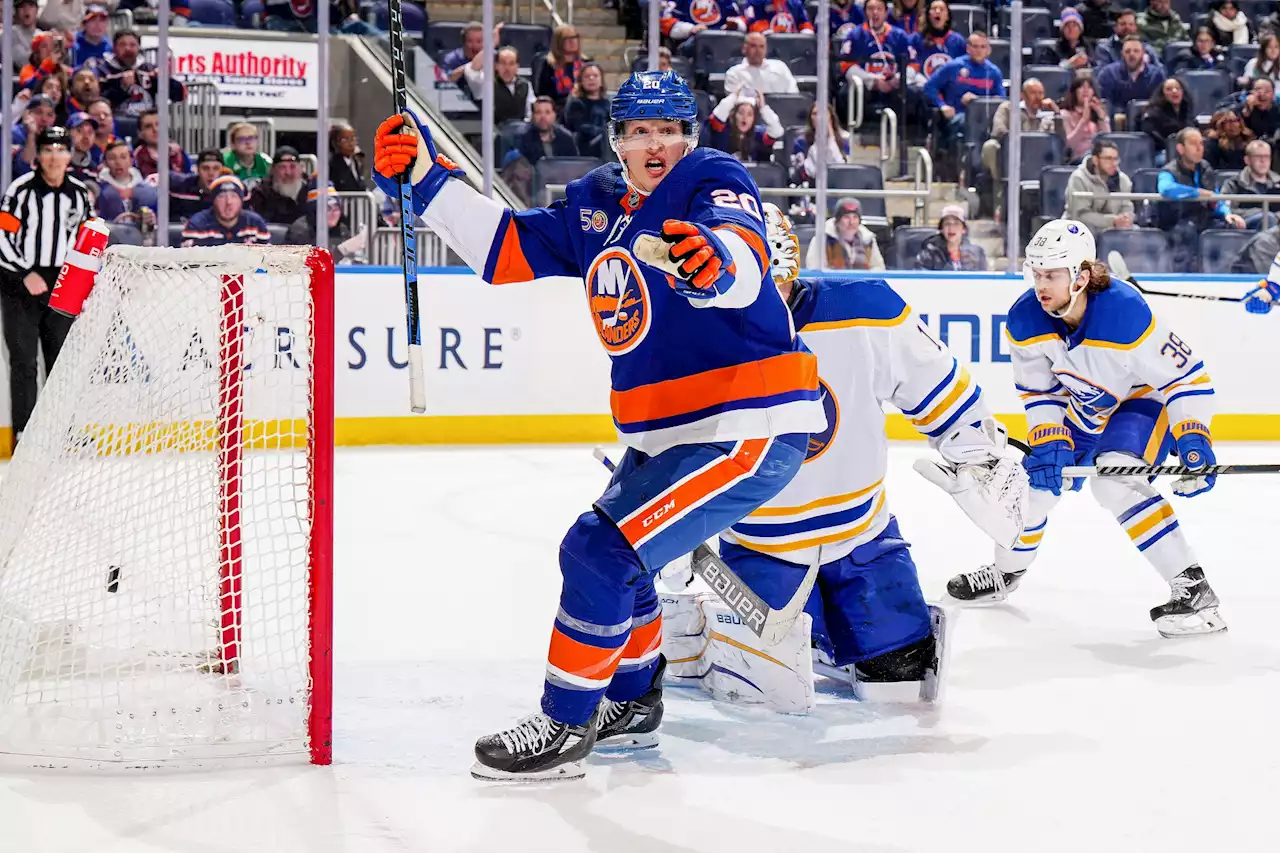 Clutch play in third periods at center of Islanders’ playoff push