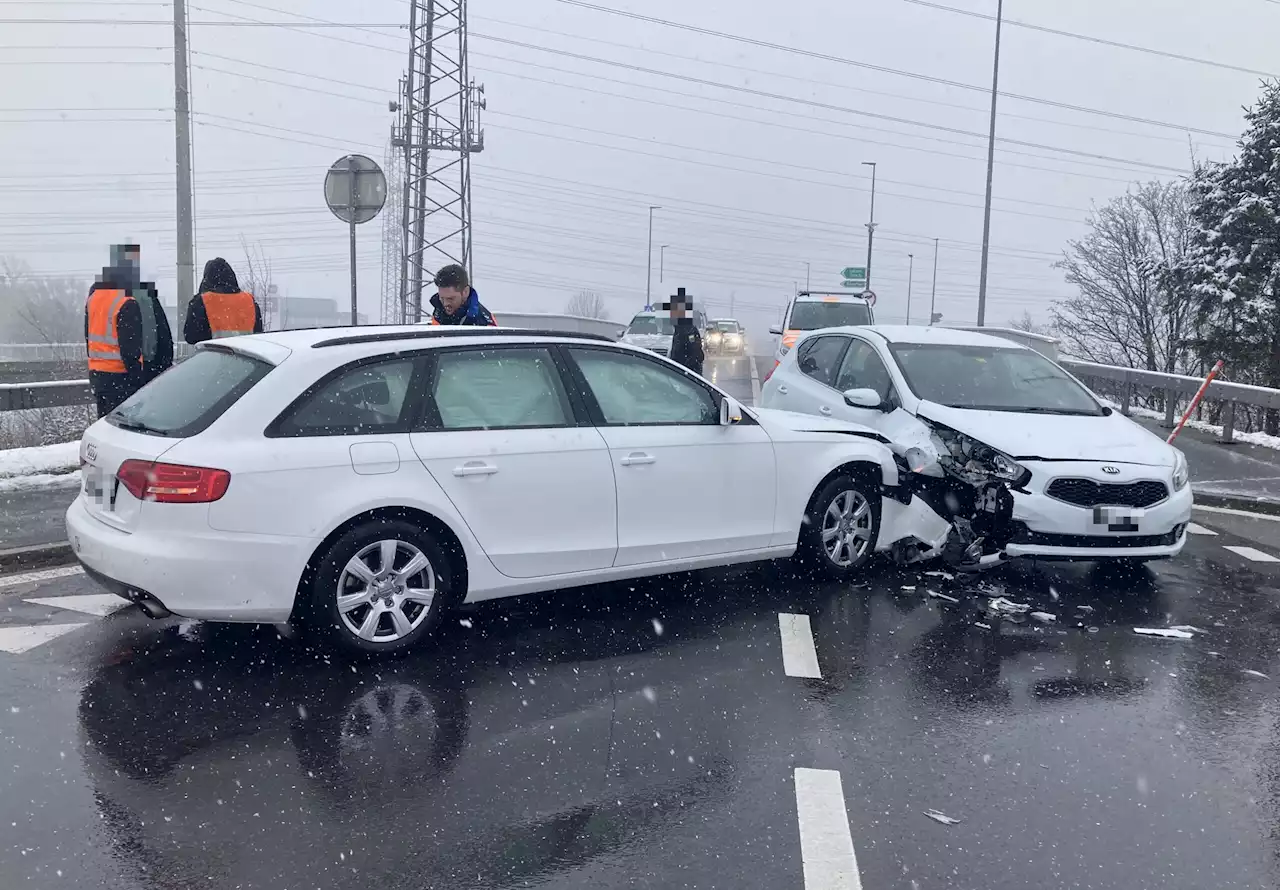 Bilten GL: Autolenker (24) übersieht vortrittsberechtigtes Auto