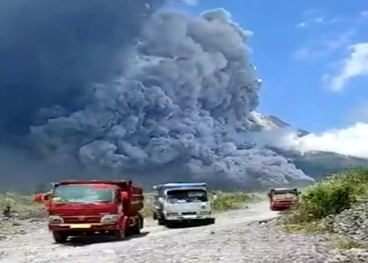 Bandara Adi Soemarmo Solo Tak Terdampak Erupsi Gunung Merapi