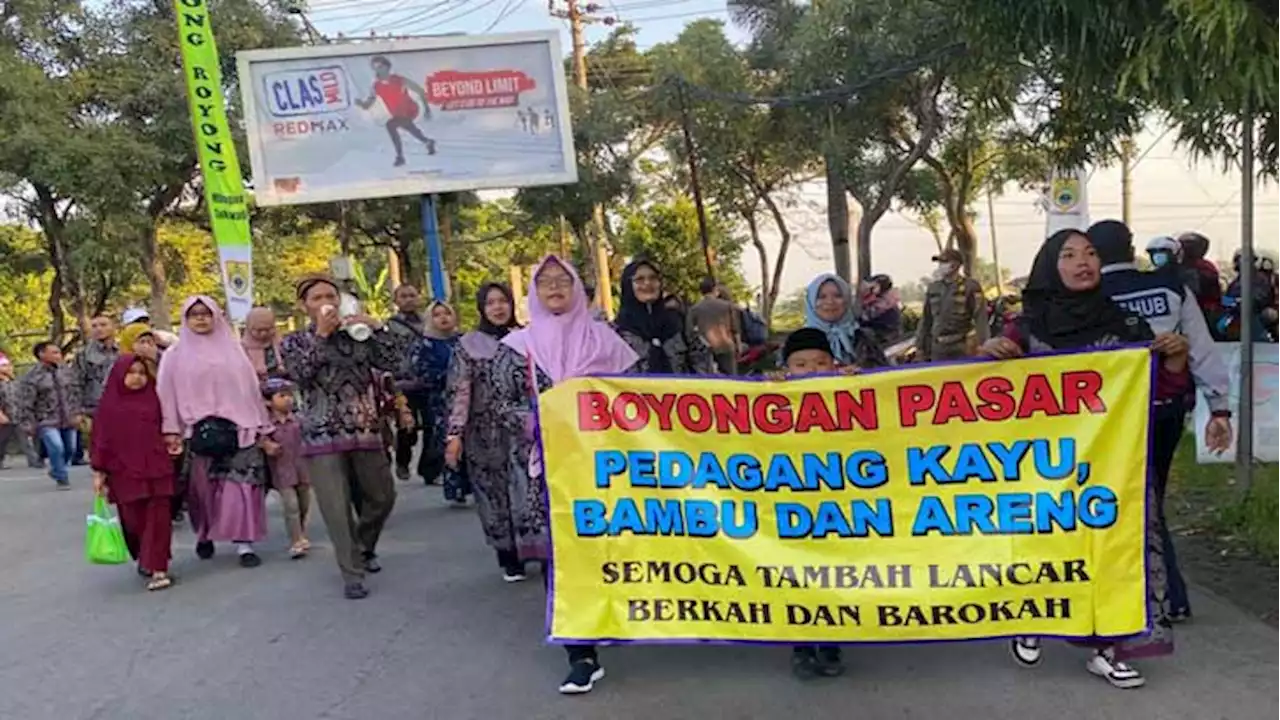 Tanah Leluhur & Kembang Dibawa saat Boyongan Pedagang ke Pasar Sukowati Sragen