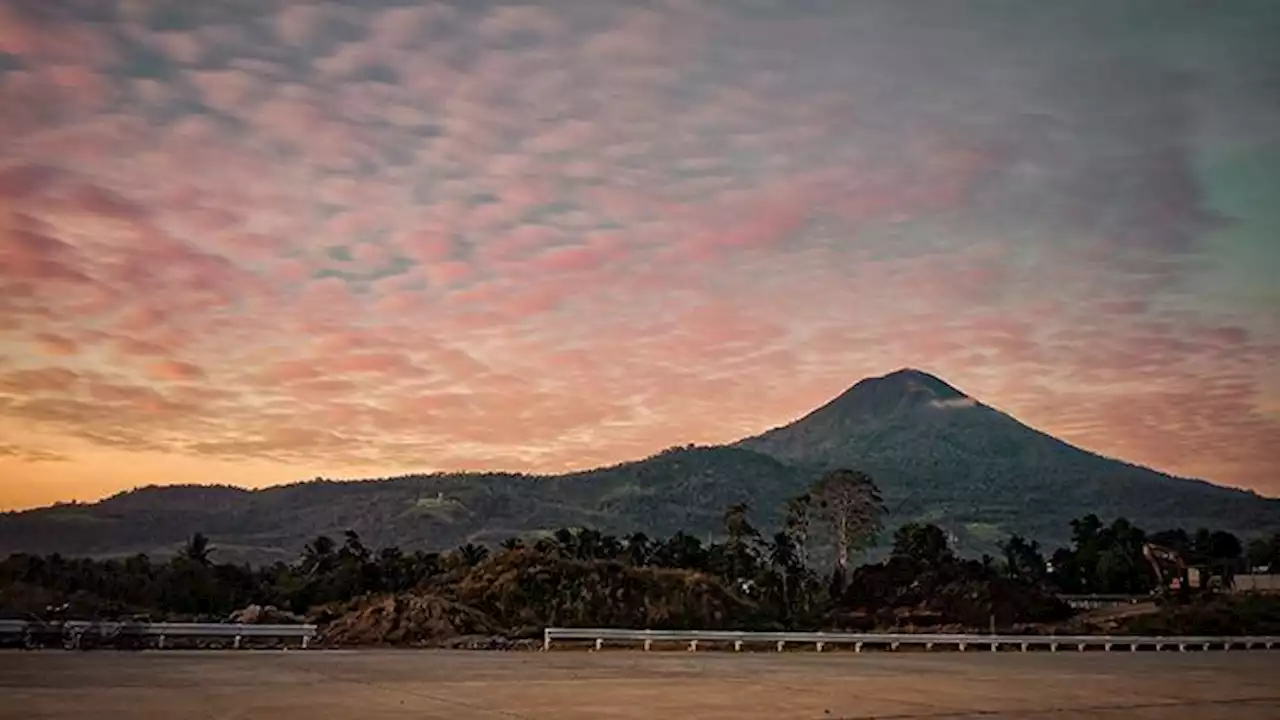 3 Gunung Istimewa di Sulawesi Utara: Manado Tua, Gunung Lokon dan Gunung Klabat