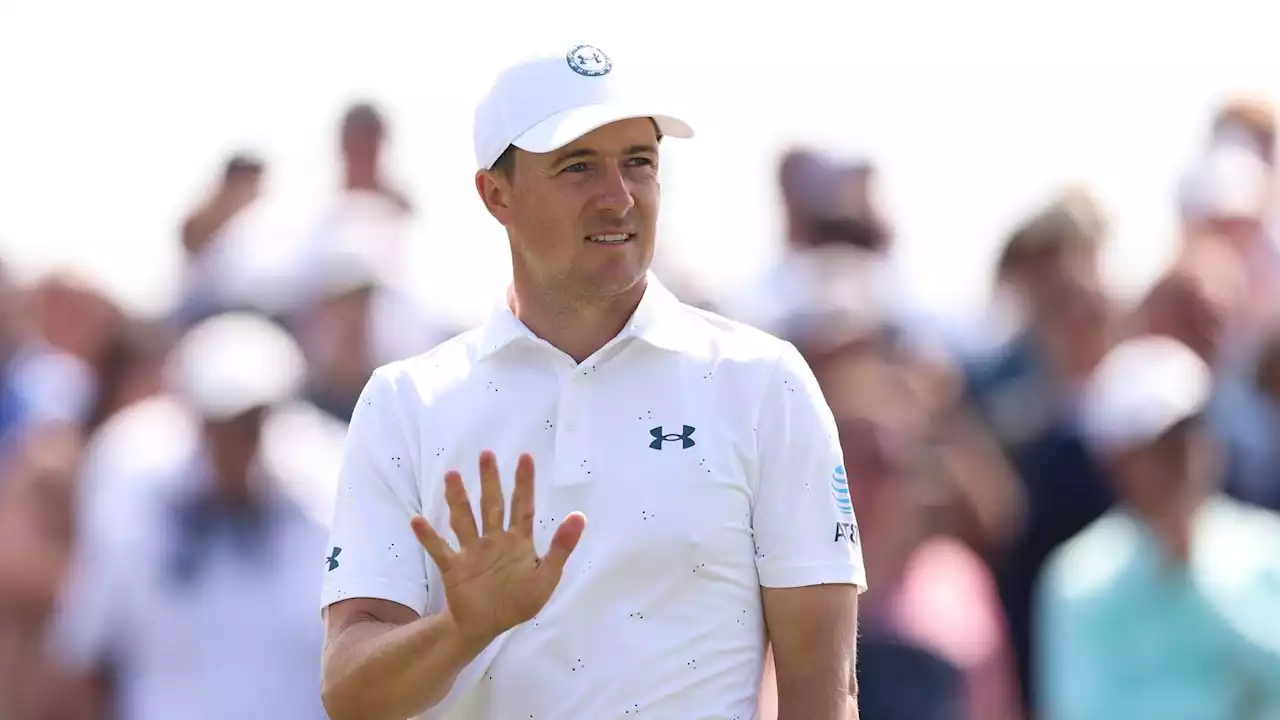 Jordan Spieth uses 'lucky' bounce off fan's knee to move inside the cutline at The Players Championship