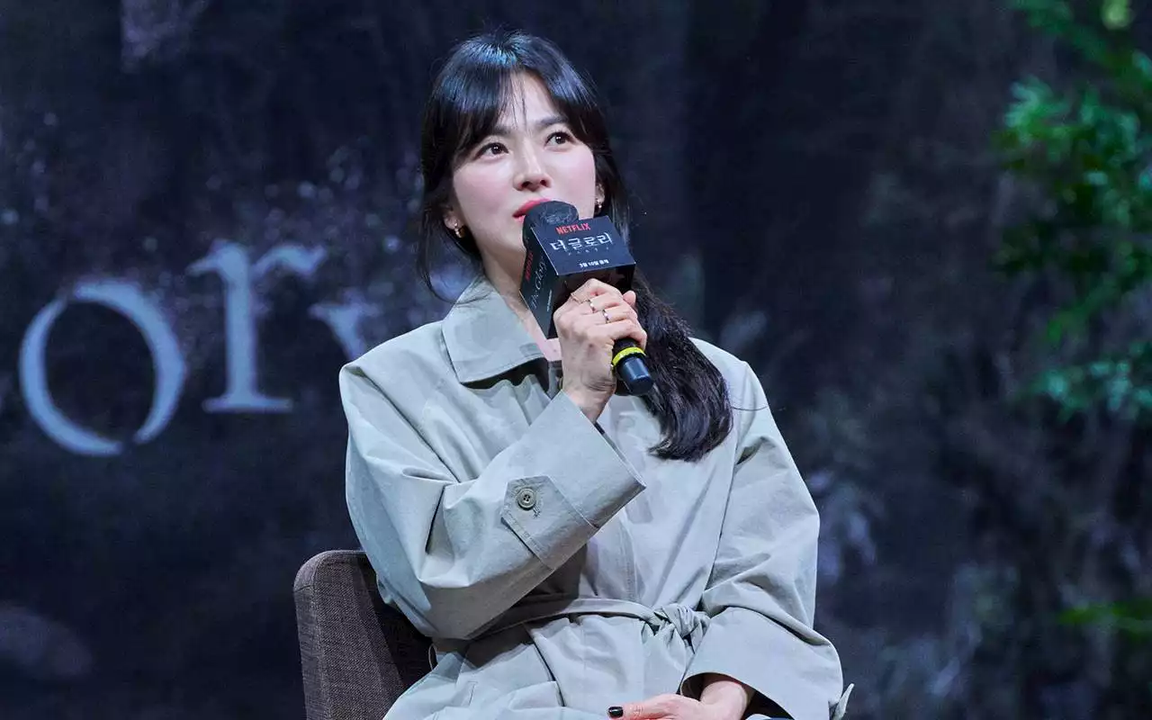 8 Cara Beda Song Hye Kyo Tertawa di 'The Glory' Tuai Sorotan