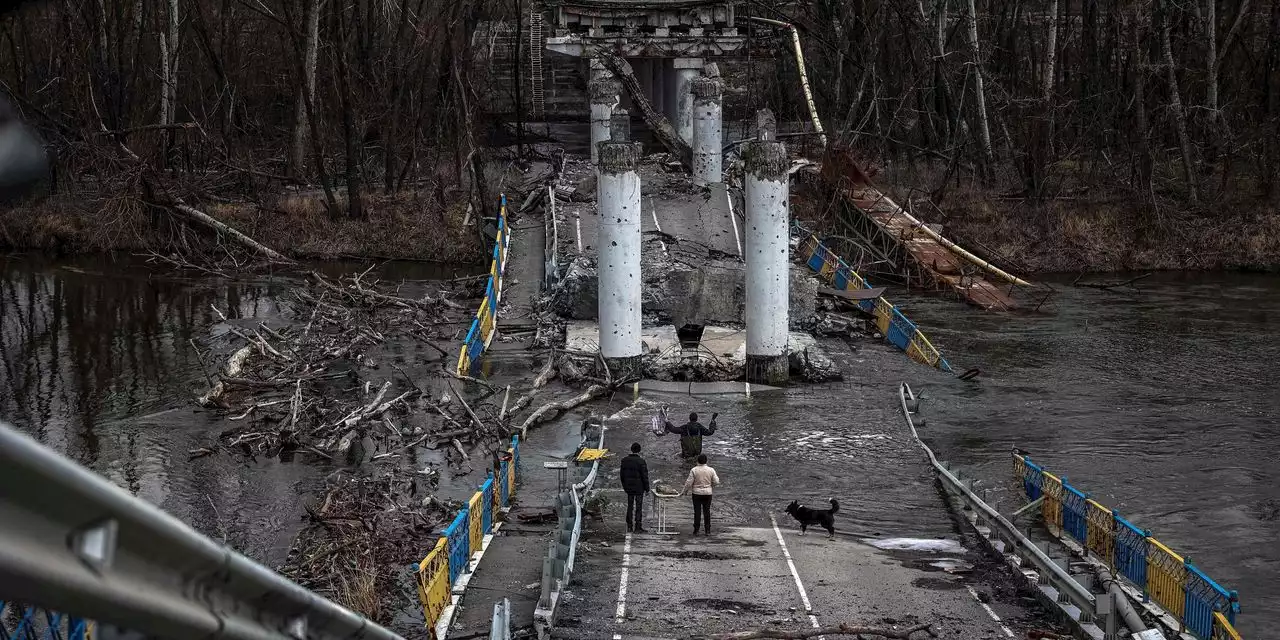 Russian Forces Battle to Cross River in Bakhmut, as Fighting in Ukraine Intensifies