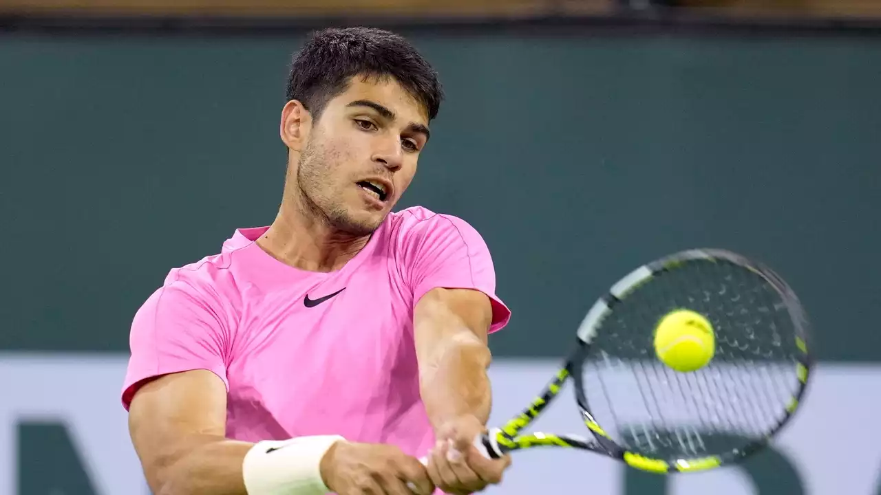 Carlos Alcaraz arrasa a Kokkinakis en su debut en Indian Wells