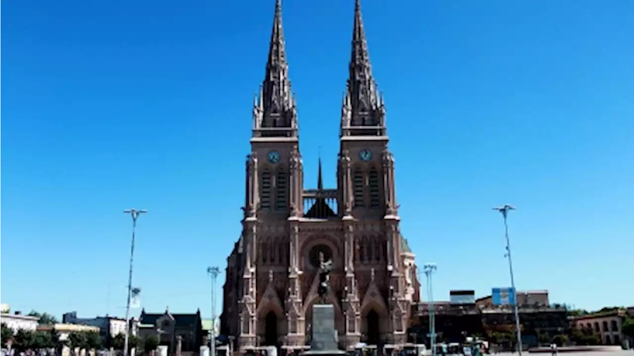 Una multitud celebró en Luján los primeros 10 años del papado de Francisco