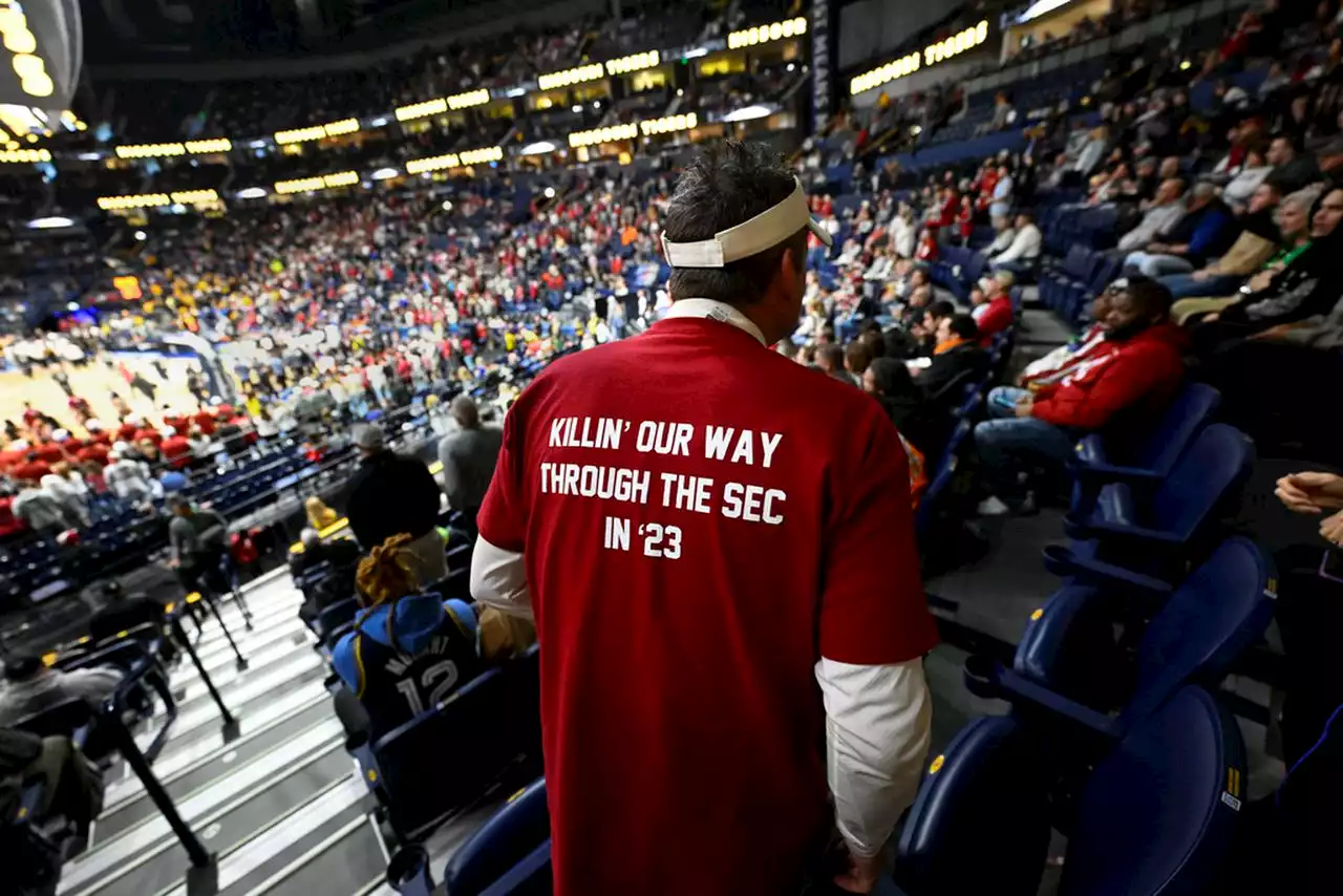 Fans wear ‘Killin’ our way through the SEC’ t-shirts at Alabama game