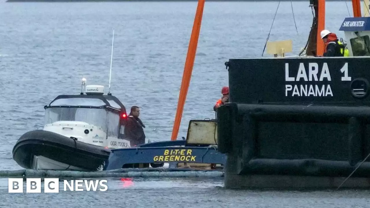 Tug recovered from Clyde after fatal capsize