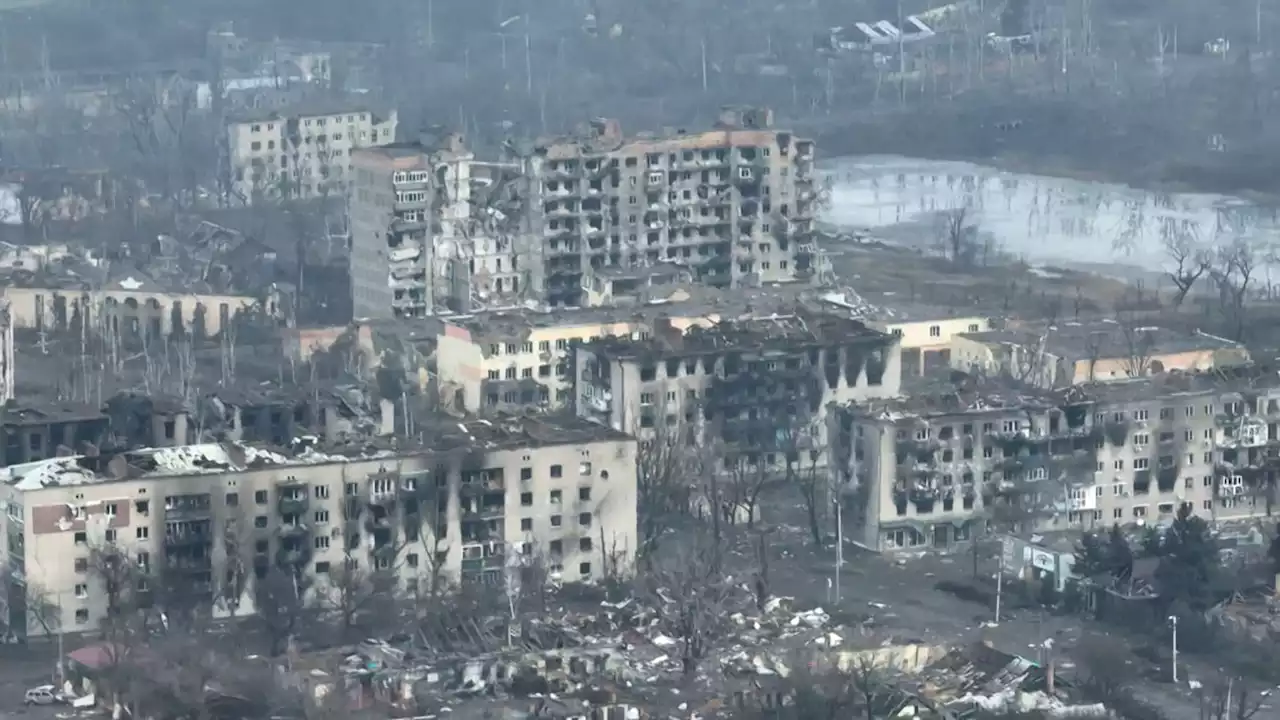 Guerre en Ukraine: Kiev veut 'gagner du temps' à Bakhmout face à l'avancée russe