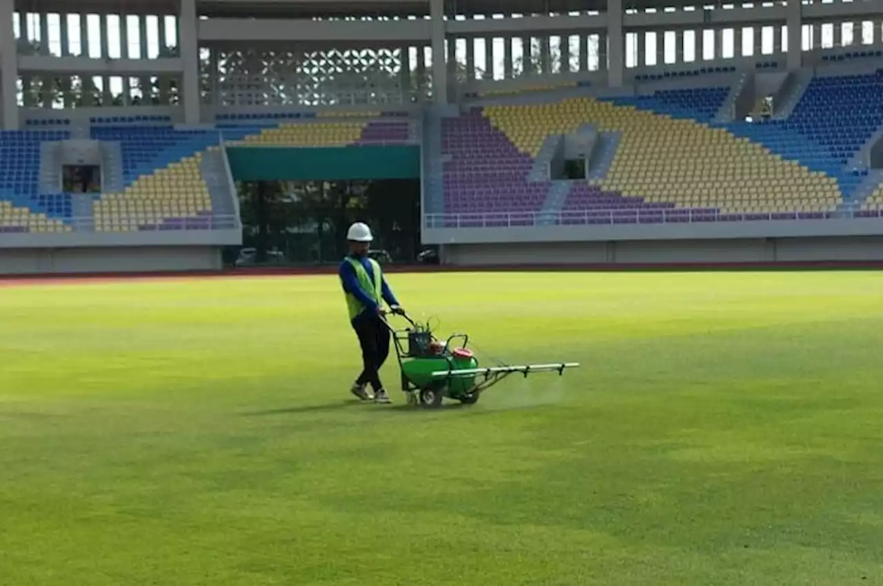 Ketum PSSI Soroti Rumput Stadion Manahan Jelang Piala Dunia U-20 2023 - Bolasport.com