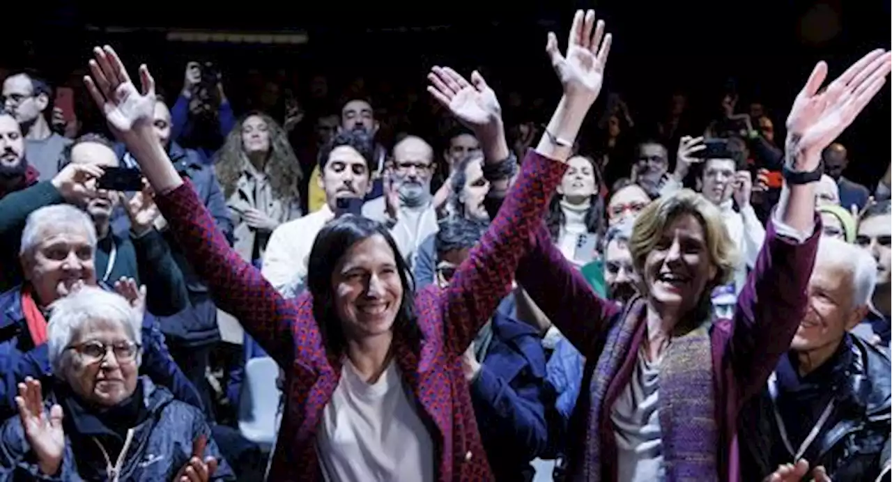 Pd, la prima assemblea da leader per Schlein | Bonaccini: «Non sciolgo la mozione»