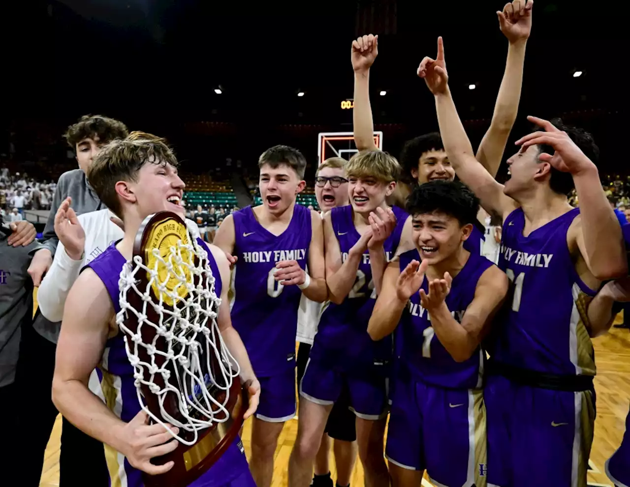 No. 17 Holy Family uses “championship habits” to beat No. 2 Resurrection Christian in Class 4A boys basketball final