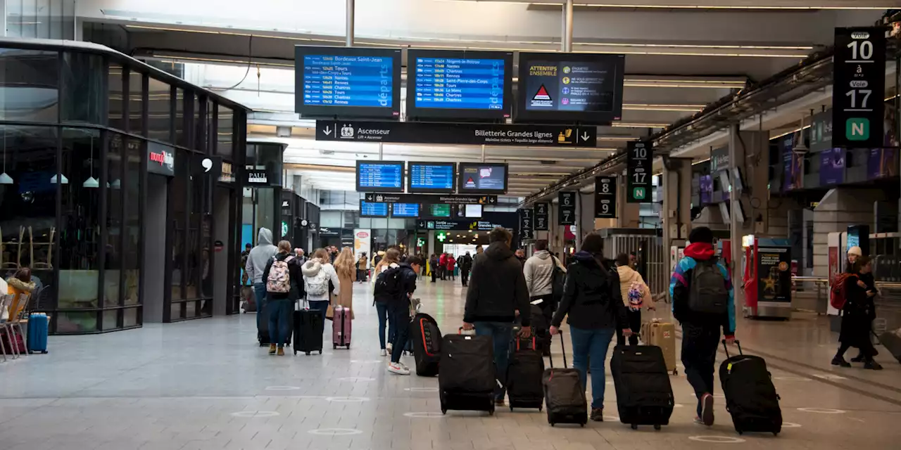 Retraites : le trafic SNCF s'améliore mais reste perturbé lundi, le trafic du métro normal à la RATP