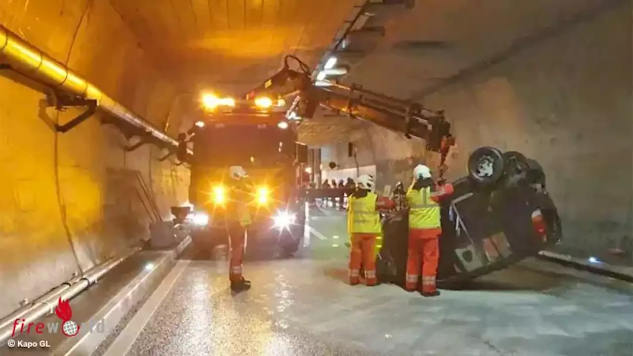 Schweiz: Pkw-Lenker bei Kollision mit Tunnelwand bei Filzbach auf Fahrbahn geschleudert