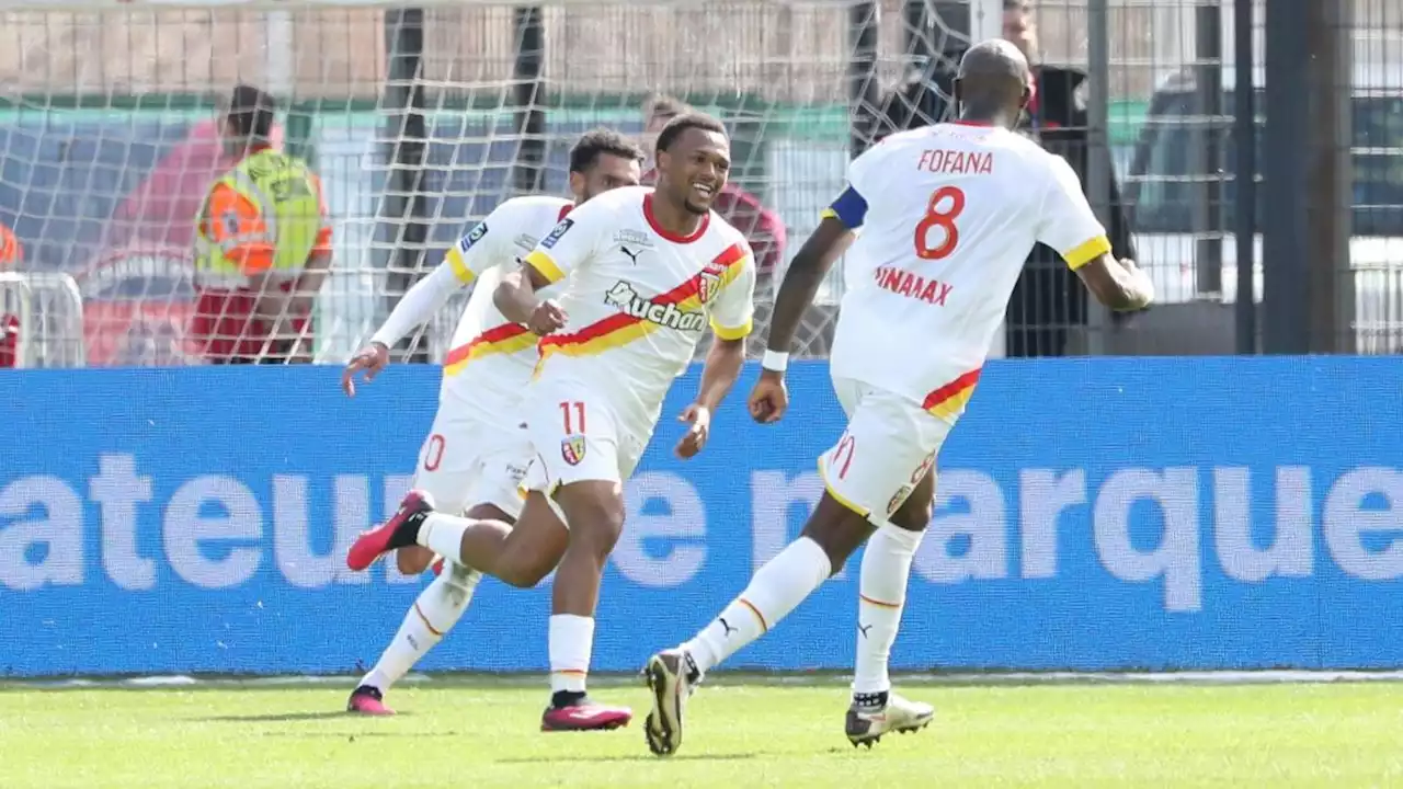 Ligue 1 : grâce au triplé record d’Openda, Lens se balade à Clermont et remonte sur le podium