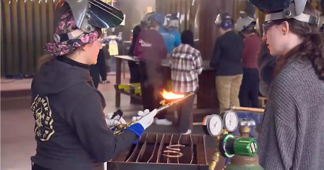 Female industry experts give students a taste of the trades - Calgary | Globalnews.ca