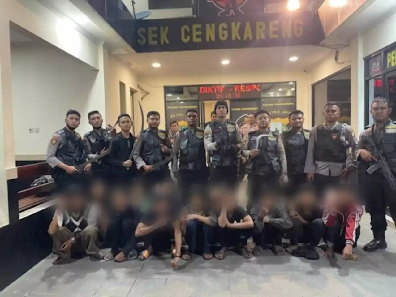 Polisi Amankan 12 Pelajar, Ditemukan Celurit hingga Corbek