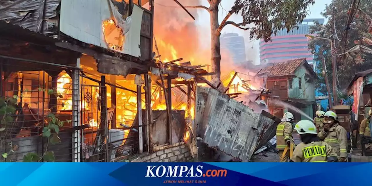 Diduga Korsleting, 30 Rumah Semipermanen di Setiabudi Jaksel Terbakar