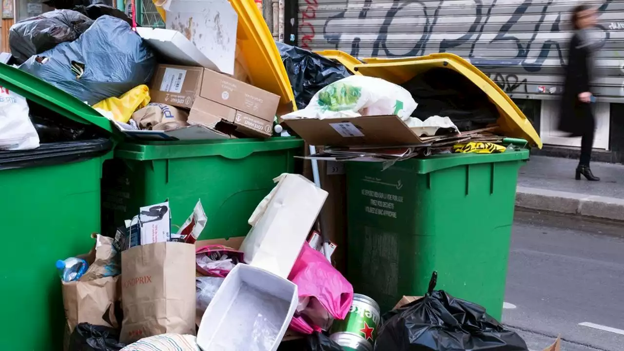 Retraites : la grève des éboueurs laisse Paris sous des tonnes de détritus